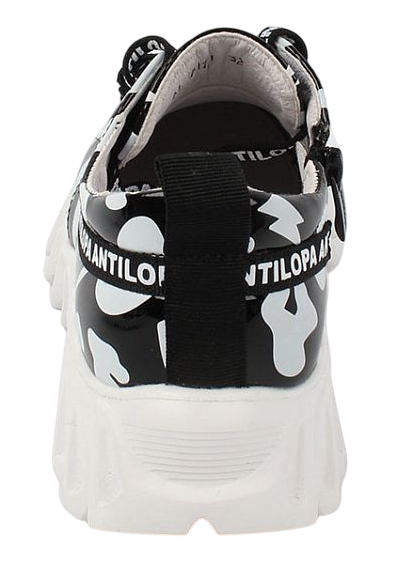 Полуботинки лаковые для девочки / Черный / 32