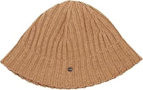 Фото Шапка с фактурной вязкой женская