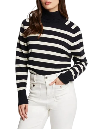Фото Свитер в полоску женский