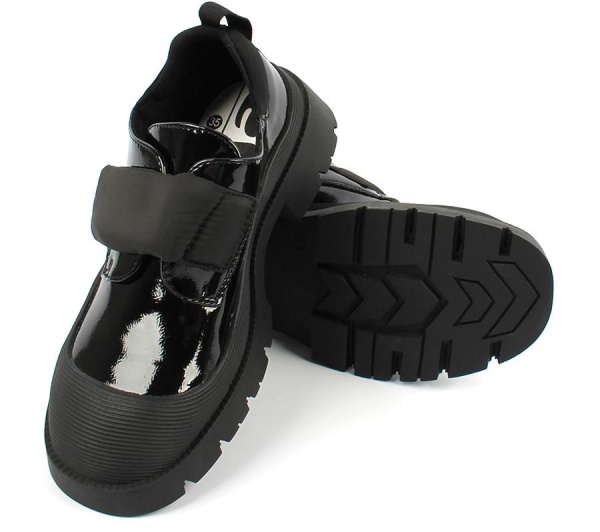 Полуботинки лаковые для девочки / Черный / 32